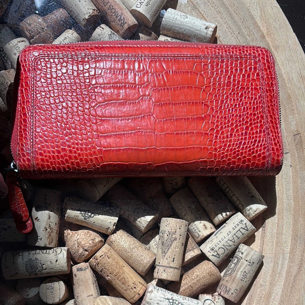 Red Crocodile Embossed Women's Wallet - Picture 2 of 3